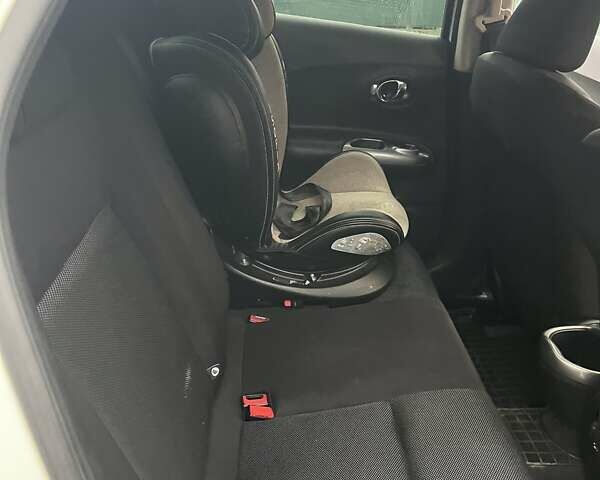 Белый Ниссан Жук, объемом двигателя 1.6 л и пробегом 85 тыс. км за 10500 $, фото 10 на Automoto.ua