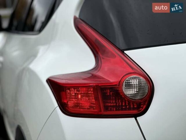 Белый Ниссан Жук, объемом двигателя 1.6 л и пробегом 255 тыс. км за 8999 $, фото 18 на Automoto.ua