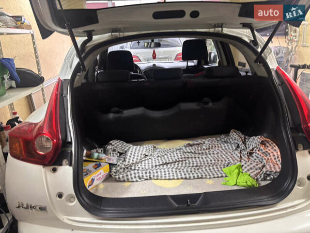 Ниссан Жук 2012 в Хмельницком на Automoto.ua Белый Ниссан Жук, объемом двигателя 1.6 л и пробегом 150 тыс. км за 7800 $, фото 8 на Automoto.ua