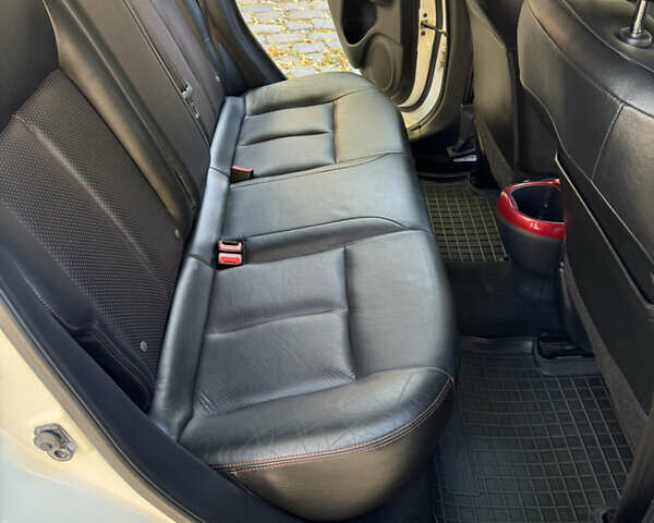 Белый Ниссан Жук, объемом двигателя 1.62 л и пробегом 126 тыс. км за 10999 $, фото 26 на Automoto.ua