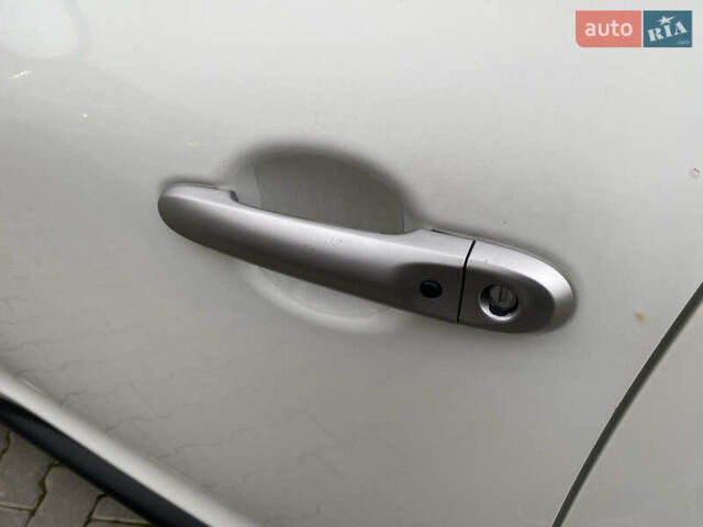 Белый Ниссан Жук, объемом двигателя 1.6 л и пробегом 138 тыс. км за 10500 $, фото 26 на Automoto.ua