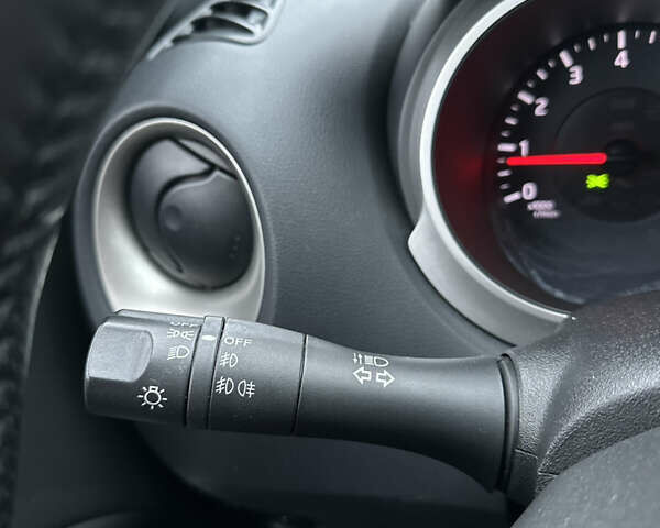 Белый Ниссан Жук, объемом двигателя 1.6 л и пробегом 159 тыс. км за 9700 $, фото 26 на Automoto.ua