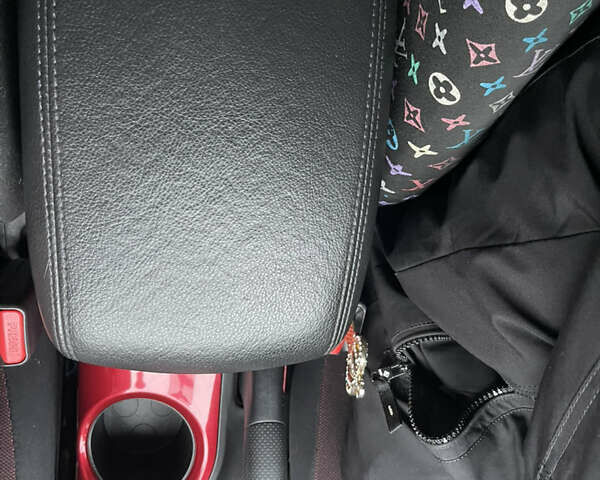 Белый Ниссан Жук, объемом двигателя 1.6 л и пробегом 93 тыс. км за 10399 $, фото 24 на Automoto.ua