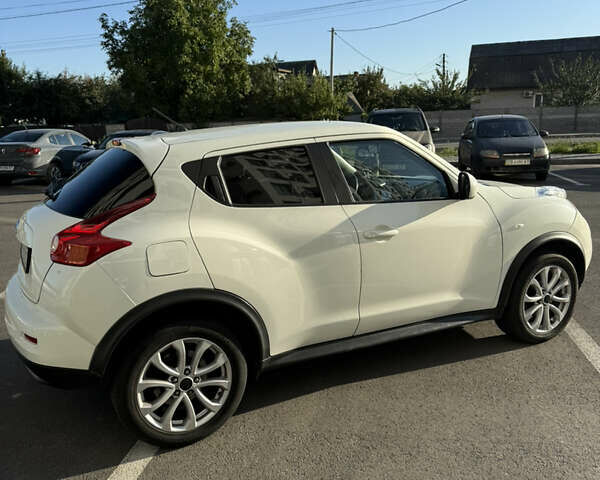 Белый Ниссан Жук, объемом двигателя 1.6 л и пробегом 90 тыс. км за 10499 $, фото 3 на Automoto.ua