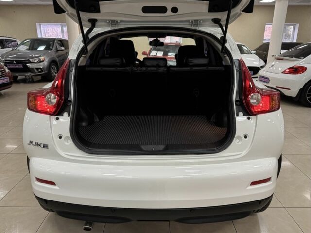 Белый Ниссан Жук, объемом двигателя 1.6 л и пробегом 141 тыс. км за 10900 $, фото 7 на Automoto.ua