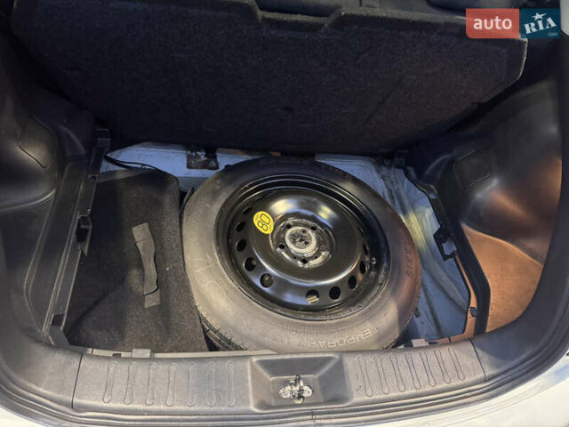 Белый Ниссан Жук, объемом двигателя 1.6 л и пробегом 165 тыс. км за 10700 $, фото 8 на Automoto.ua