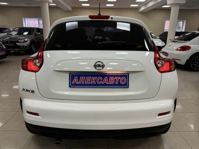 Белый Ниссан Жук, объемом двигателя 1.6 л и пробегом 141 тыс. км за 10900 $, фото 6 на Automoto.ua