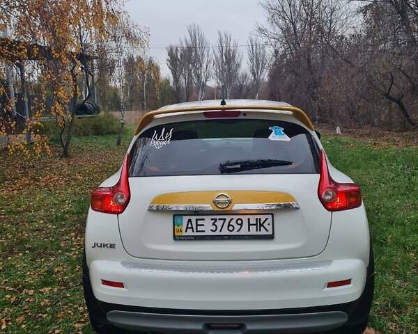 Белый Ниссан Жук, объемом двигателя 1.6 л и пробегом 140 тыс. км за 10500 $, фото 10 на Automoto.ua