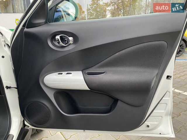 Белый Ниссан Жук, объемом двигателя 1.6 л и пробегом 138 тыс. км за 10500 $, фото 17 на Automoto.ua