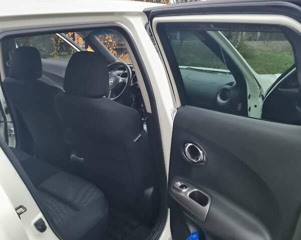 Белый Ниссан Жук, объемом двигателя 1.6 л и пробегом 140 тыс. км за 10500 $, фото 8 на Automoto.ua