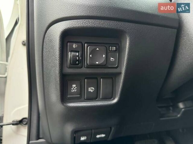 Белый Ниссан Жук, объемом двигателя 1.6 л и пробегом 175 тыс. км за 12490 $, фото 16 на Automoto.ua