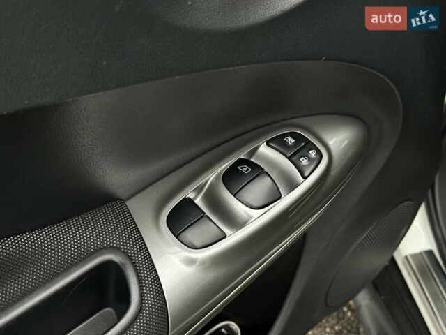 Білий Ніссан Жук, об'ємом двигуна 1.6 л та пробігом 147 тис. км за 9500 $, фото 26 на Automoto.ua