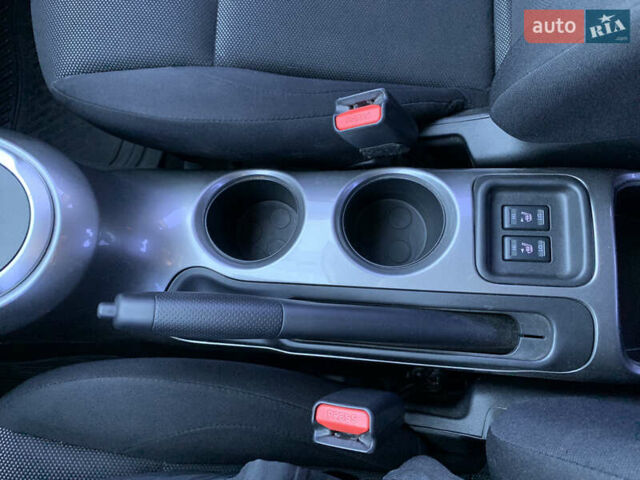 Белый Ниссан Жук, объемом двигателя 1.6 л и пробегом 87 тыс. км за 11000 $, фото 16 на Automoto.ua