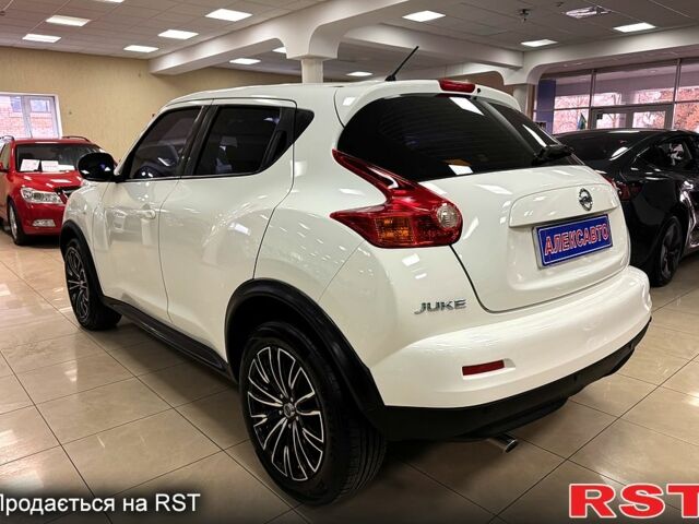 Белый Ниссан Жук, объемом двигателя 1.6 л и пробегом 141 тыс. км за 10900 $, фото 3 на Automoto.ua