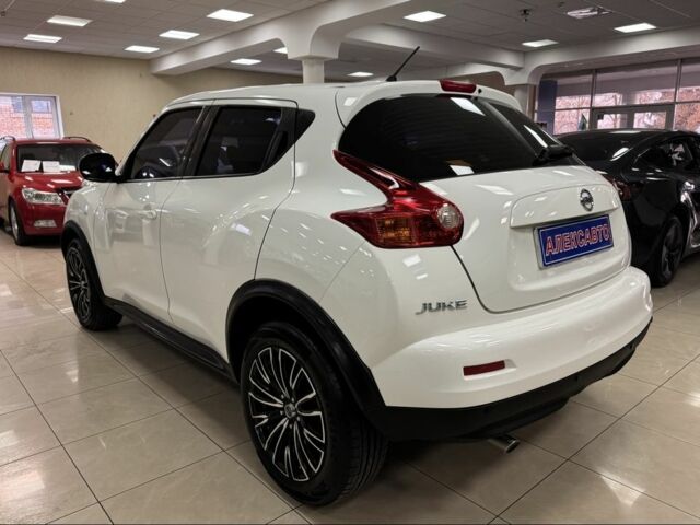 Белый Ниссан Жук, объемом двигателя 1.6 л и пробегом 141 тыс. км за 10900 $, фото 4 на Automoto.ua