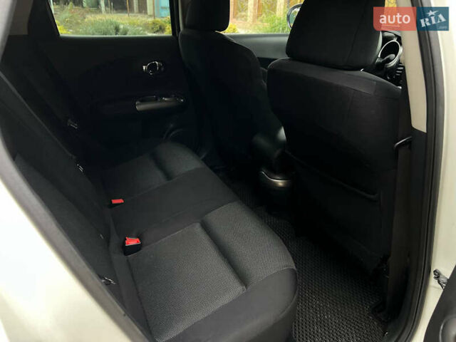 Белый Ниссан Жук, объемом двигателя 1.6 л и пробегом 88 тыс. км за 8900 $, фото 12 на Automoto.ua