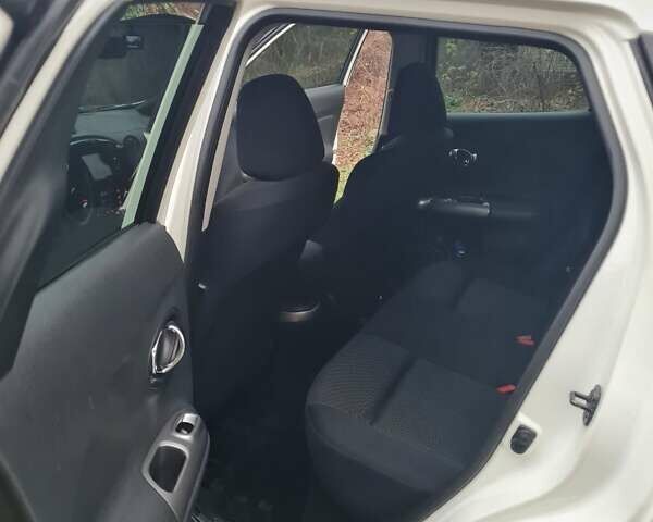 Белый Ниссан Жук, объемом двигателя 1.6 л и пробегом 140 тыс. км за 10500 $, фото 4 на Automoto.ua