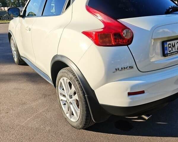 Белый Ниссан Жук, объемом двигателя 1.6 л и пробегом 130 тыс. км за 10200 $, фото 1 на Automoto.ua