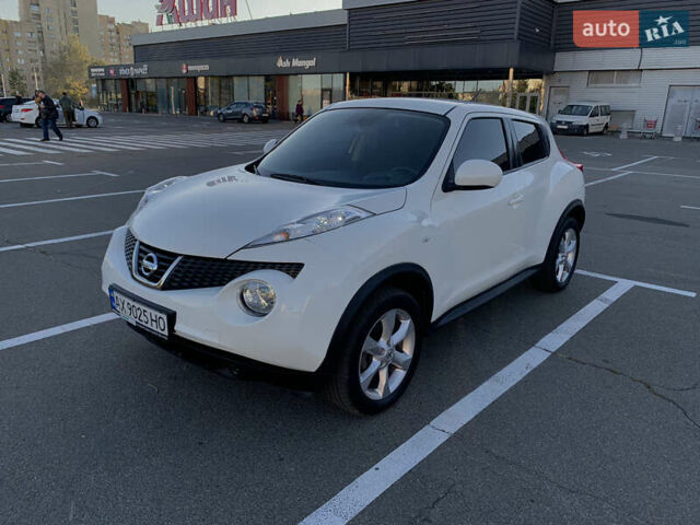 Белый Ниссан Жук, объемом двигателя 1.6 л и пробегом 87 тыс. км за 11000 $, фото 1 на Automoto.ua