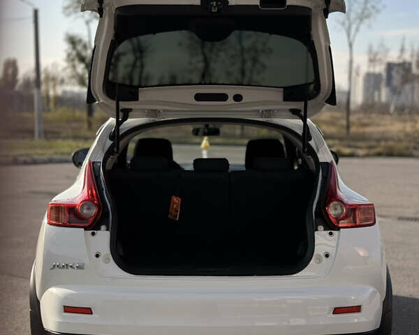 Белый Ниссан Жук, объемом двигателя 1.6 л и пробегом 83 тыс. км за 10300 $, фото 4 на Automoto.ua