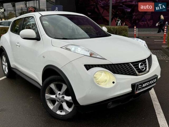 Белый Ниссан Жук, объемом двигателя 1.6 л и пробегом 175 тыс. км за 12490 $, фото 1 на Automoto.ua