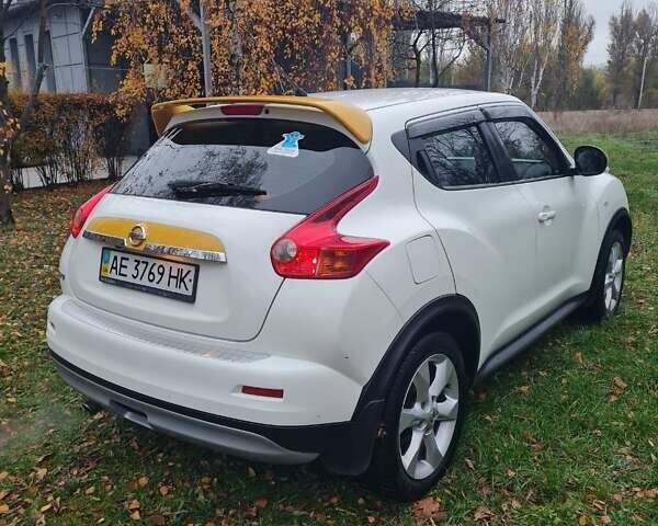 Белый Ниссан Жук, объемом двигателя 1.6 л и пробегом 140 тыс. км за 10500 $, фото 12 на Automoto.ua