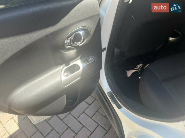 Білий Ніссан Жук, об'ємом двигуна 1.6 л та пробігом 55 тис. км за 10700 $, фото 13 на Automoto.ua