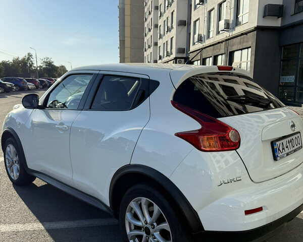 Белый Ниссан Жук, объемом двигателя 1.6 л и пробегом 90 тыс. км за 10499 $, фото 2 на Automoto.ua