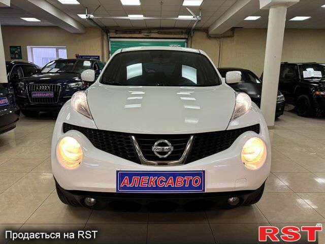 Белый Ниссан Жук, объемом двигателя 1.6 л и пробегом 141 тыс. км за 10900 $, фото 1 на Automoto.ua