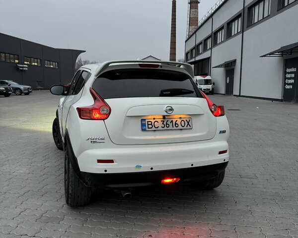 Белый Ниссан Жук, объемом двигателя 1.5 л и пробегом 195 тыс. км за 9500 $, фото 5 на Automoto.ua