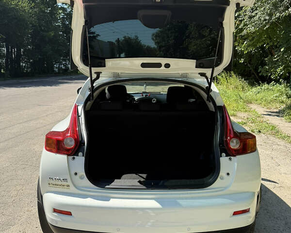 Белый Ниссан Жук, объемом двигателя 1.6 л и пробегом 217 тыс. км за 9600 $, фото 6 на Automoto.ua