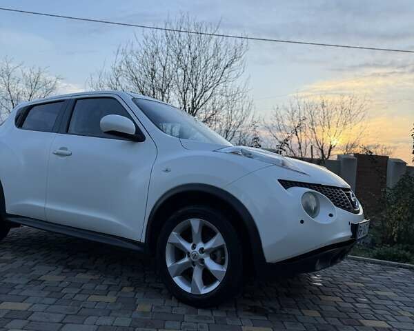 Белый Ниссан Жук, объемом двигателя 1.6 л и пробегом 157 тыс. км за 9000 $, фото 1 на Automoto.ua