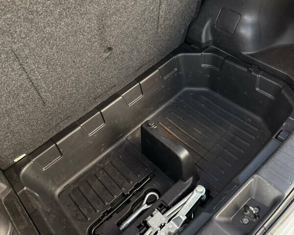 Белый Ниссан Жук, объемом двигателя 1.6 л и пробегом 83 тыс. км за 10300 $, фото 7 на Automoto.ua