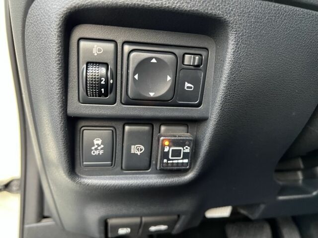 Белый Ниссан Жук, объемом двигателя 1.6 л и пробегом 150 тыс. км за 12237 $, фото 4 на Automoto.ua