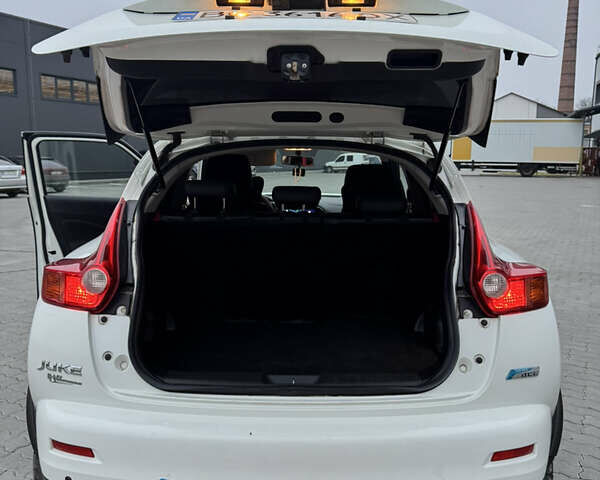 Белый Ниссан Жук, объемом двигателя 1.5 л и пробегом 195 тыс. км за 9500 $, фото 15 на Automoto.ua