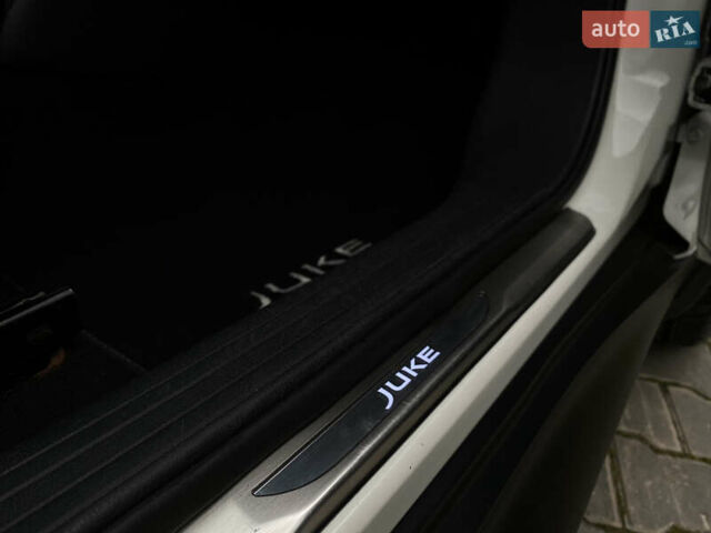 Белый Ниссан Жук, объемом двигателя 1.6 л и пробегом 138 тыс. км за 10500 $, фото 18 на Automoto.ua