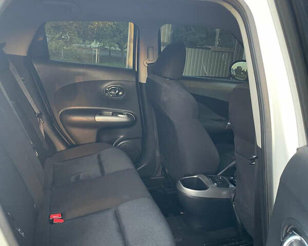 Белый Ниссан Жук, объемом двигателя 1.6 л и пробегом 217 тыс. км за 9600 $, фото 16 на Automoto.ua