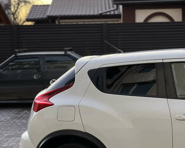 Белый Ниссан Жук, объемом двигателя 1.6 л и пробегом 77 тыс. км за 11500 $, фото 5 на Automoto.ua