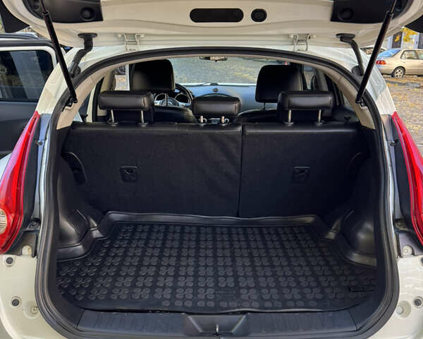 Белый Ниссан Жук, объемом двигателя 1.62 л и пробегом 126 тыс. км за 10999 $, фото 21 на Automoto.ua