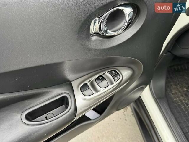 Белый Ниссан Жук, объемом двигателя 1.6 л и пробегом 115 тыс. км за 9900 $, фото 22 на Automoto.ua