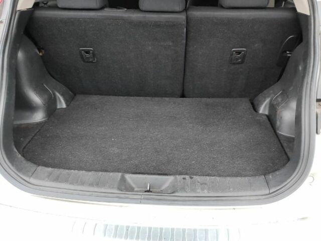 Белый Ниссан Жук, объемом двигателя 1.6 л и пробегом 150 тыс. км за 8200 $, фото 5 на Automoto.ua