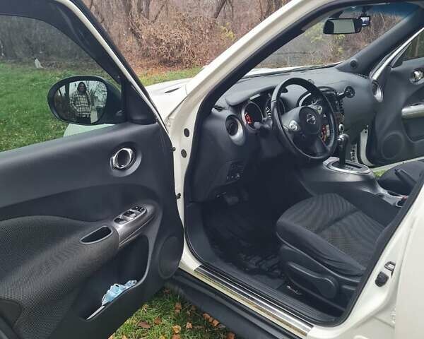 Белый Ниссан Жук, объемом двигателя 1.6 л и пробегом 140 тыс. км за 10500 $, фото 3 на Automoto.ua