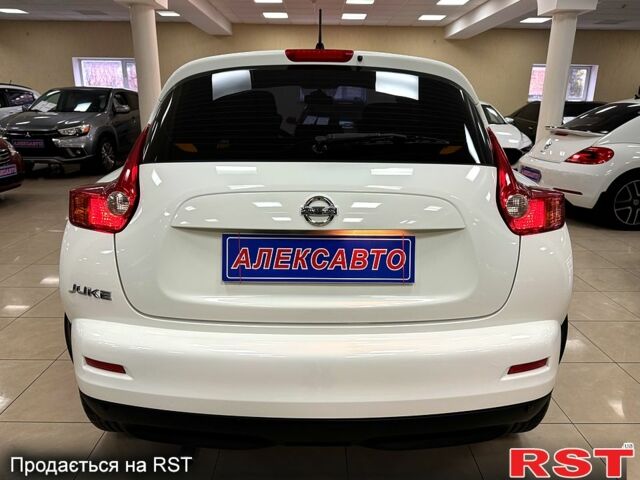 Белый Ниссан Жук, объемом двигателя 1.6 л и пробегом 141 тыс. км за 10900 $, фото 5 на Automoto.ua