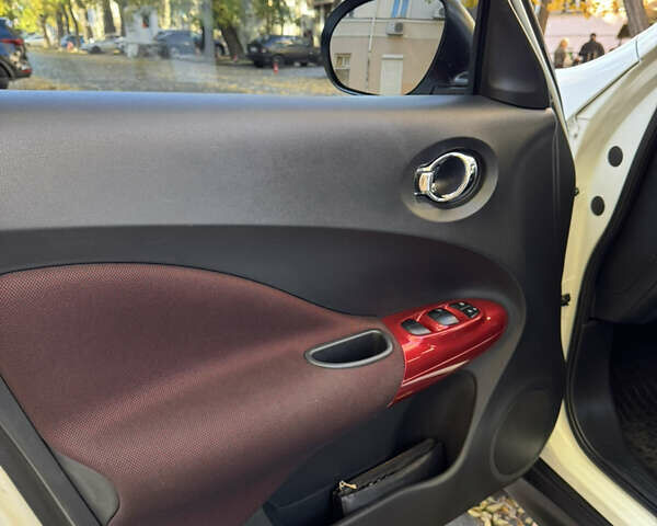 Белый Ниссан Жук, объемом двигателя 1.62 л и пробегом 126 тыс. км за 10999 $, фото 19 на Automoto.ua