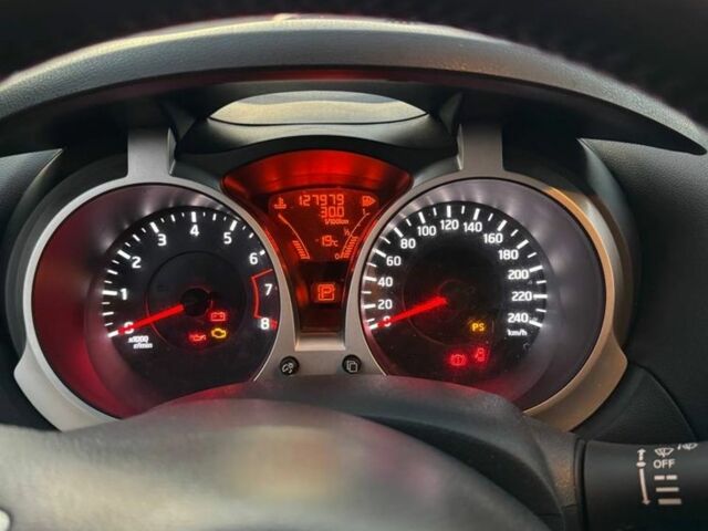 Белый Ниссан Жук, объемом двигателя 1.6 л и пробегом 132 тыс. км за 10200 $, фото 13 на Automoto.ua