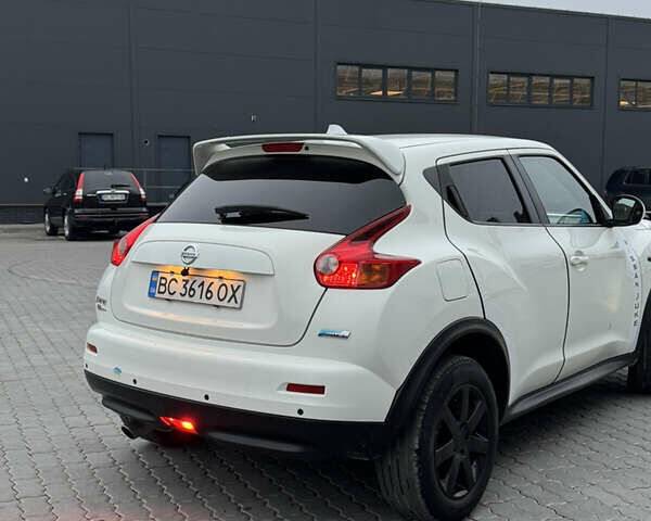 Белый Ниссан Жук, объемом двигателя 1.5 л и пробегом 195 тыс. км за 9500 $, фото 7 на Automoto.ua