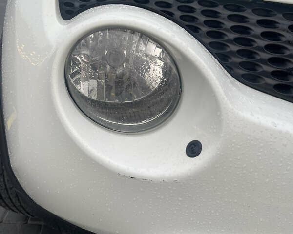 Белый Ниссан Жук, объемом двигателя 1.6 л и пробегом 93 тыс. км за 10399 $, фото 4 на Automoto.ua