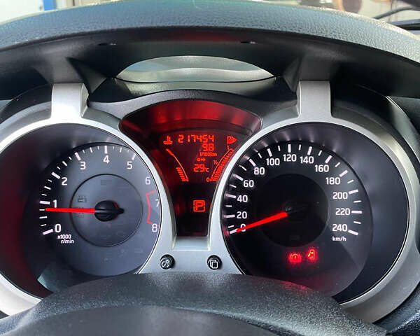 Белый Ниссан Жук, объемом двигателя 1.6 л и пробегом 217 тыс. км за 9600 $, фото 15 на Automoto.ua