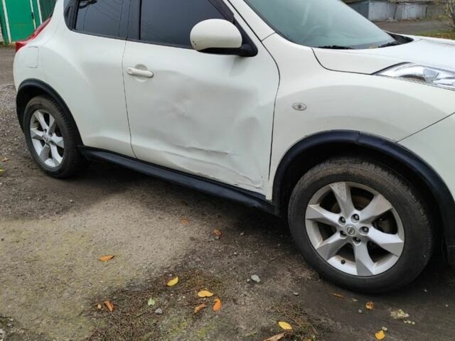 Белый Ниссан Жук, объемом двигателя 1.6 л и пробегом 150 тыс. км за 8200 $, фото 3 на Automoto.ua