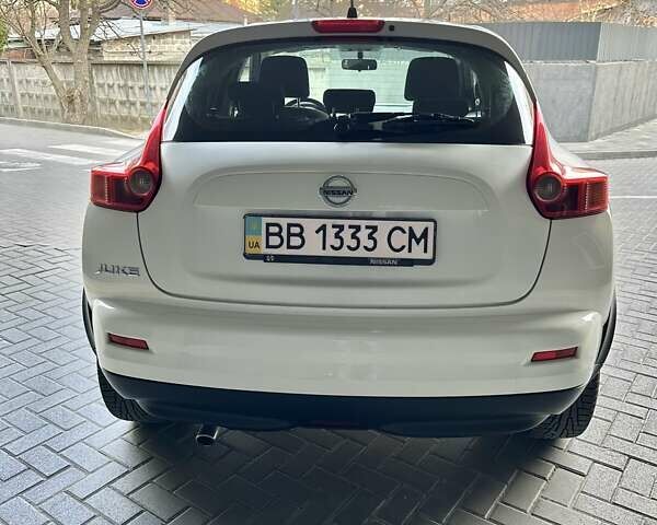 Белый Ниссан Жук, объемом двигателя 1.6 л и пробегом 69 тыс. км за 10500 $, фото 2 на Automoto.ua